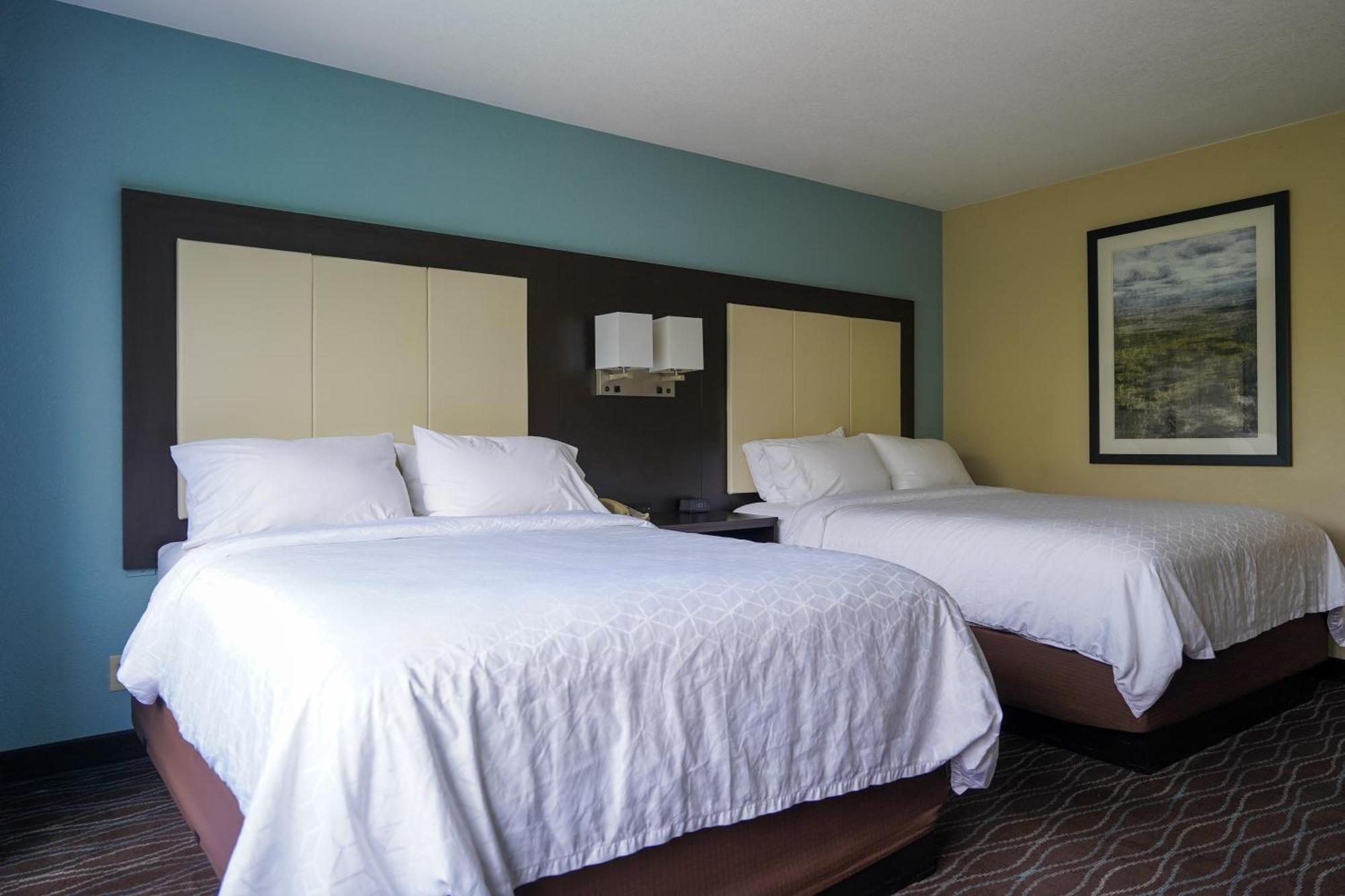 Hotel Holiday Express Downtown By Ihg 3*